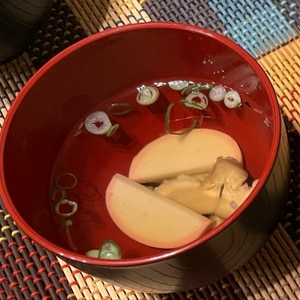 椎茸とかまぼこのお吸い物